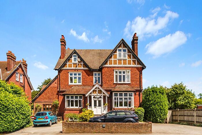 1 Bedroom Flat For Sale In Somers Road, Reigate, RH2