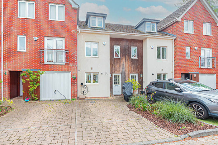 3 Bedroom Town House For Sale In Brook Avenue, Ascot, Berks, SL5