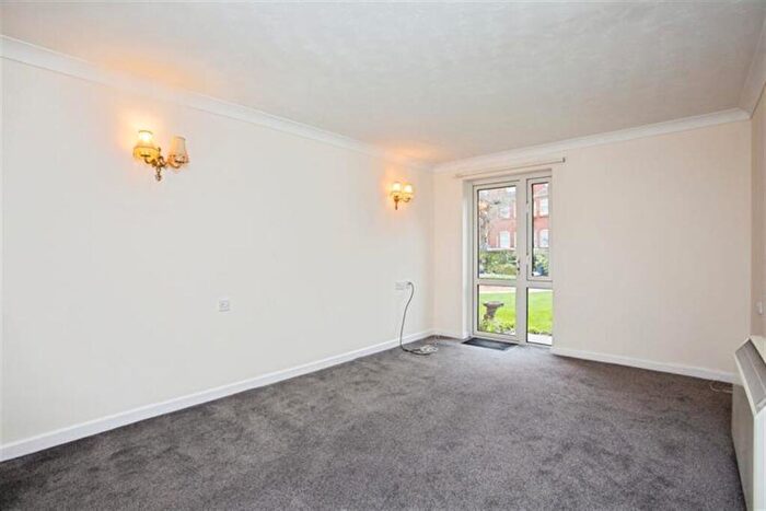 1 Bedroom Retirement Property To Rent In Poplar Court, Kings Road, Lytham St Annes, FY8