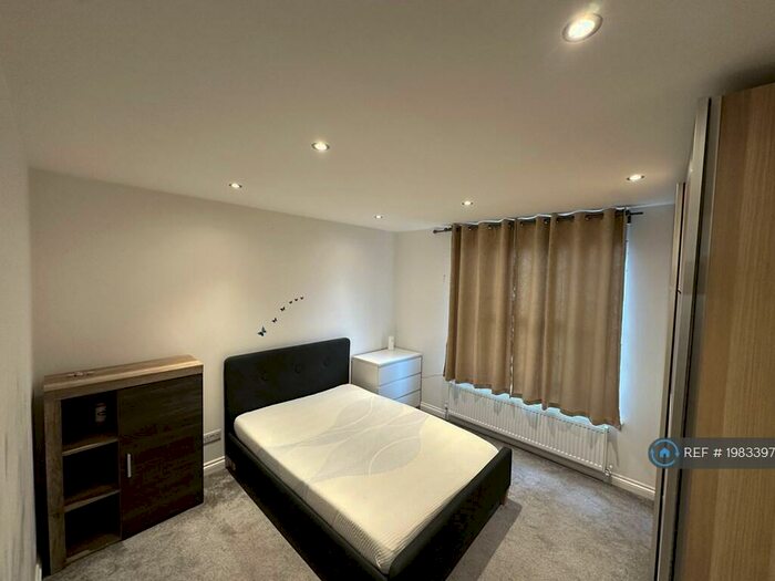 1 Bedroom Flat To Rent In Stanley Grove, Croydon, CR0