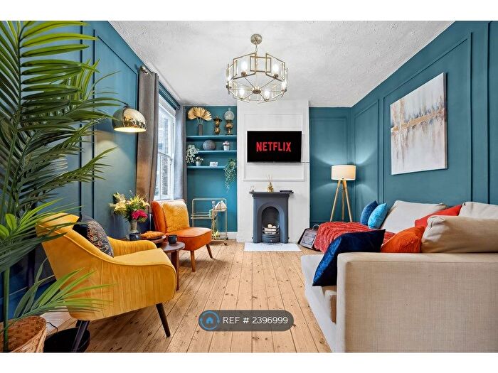 3 Bedroom Terraced House To Rent In Aylesbury Road, London, SE17