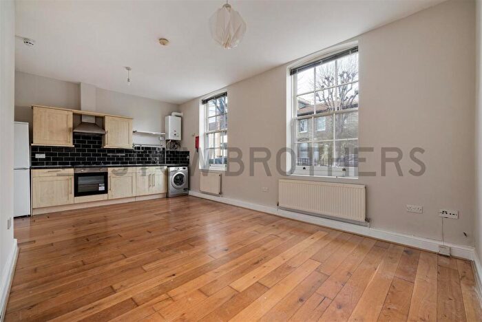 2 Bedroom Flat To Rent In Grosvenor Park Road, Walthamstow, E17