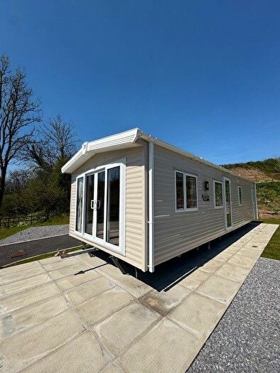 2 Bedroom Mobile/park Home For Sale In Pendine, Carmarthen, SA33