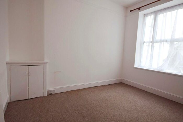 1 Bedroom Flat To Rent In Summerland Street, Barnstaple, EX32