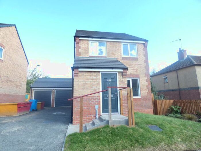 3 Bedroom Detached House To Rent In Cecil Close, Rhodeisa, S80
