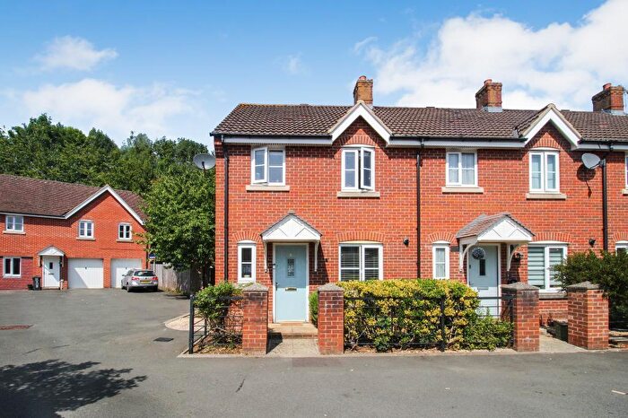 3 Bedroom End Of Terrace House For Sale In Fitzpiers Close, Swindon, SN25