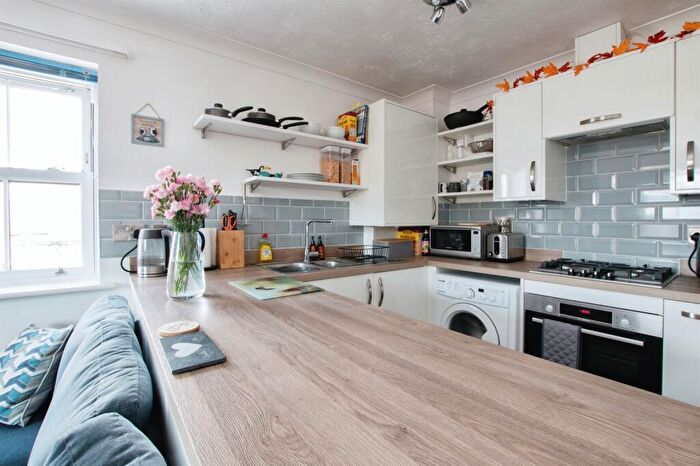 1 Bedroom Flat For Sale In Riverside Place, Fordingbridge, SP6