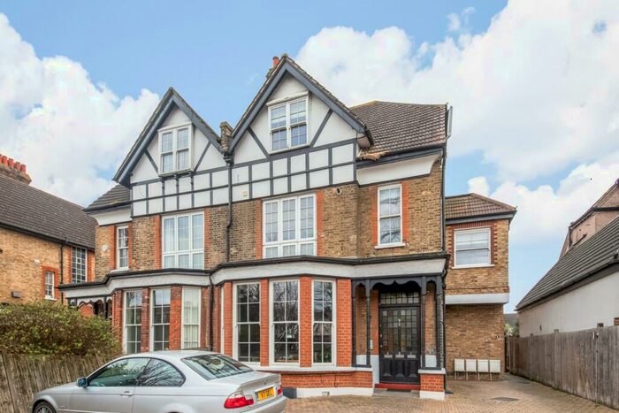 2 Bedroom Apartment To Rent In Lennard Road, Beckenham, London, BR3