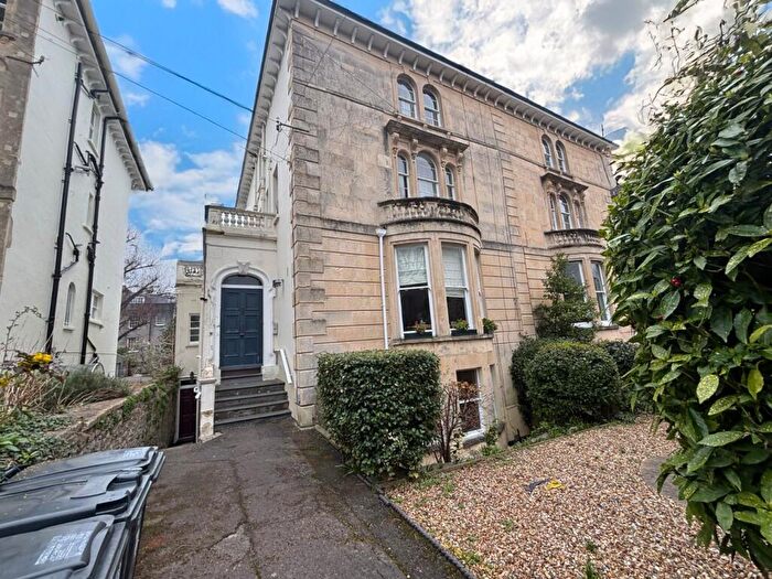 2 Bedroom Apartment To Rent In Chertsey Road, Bristol, Somerset, BS6