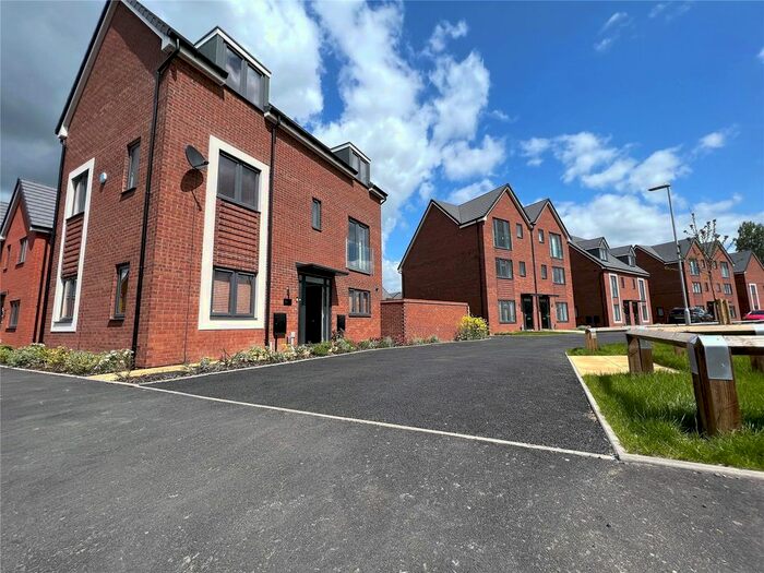 4 Bedroom Town House To Rent In Le Mans Gardens, Wolverhampton, West Midlands, WV10