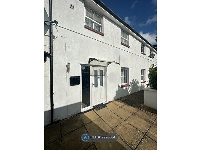 1 Bedroom Flat To Rent In Station Road, Addlestone, KT15