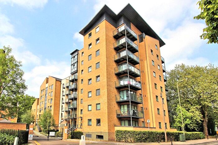 2 Bedroom Flat For Sale In Victoria Way, Woking, Surrey, GU21