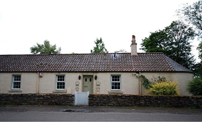 3 Bedroom Semi Detached House To Rent In Castle Drive, KY1