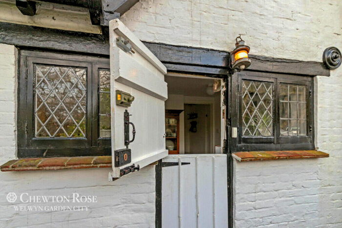 2 Bedroom Detached House For Sale In Pennyfathers Lane, Welwyn, AL6