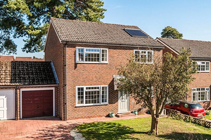 4 Bedroom Detached House For Sale In Cavalier Close, Midhurst, GU29