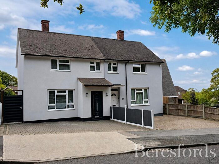3 Bedroom Semi-Detached House For Sale In Redruth Road, Romford, RM3