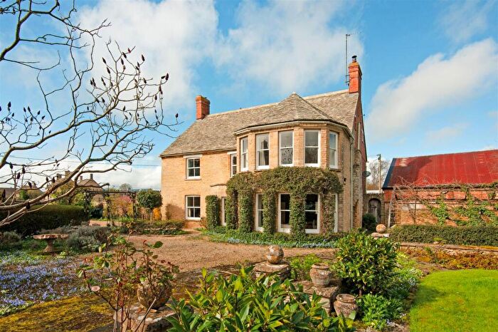 5 Bedroom Detached House For Sale In Clanfield, Oxfordshire, OX18