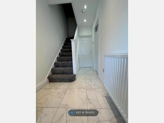 6 Bedroom Terraced House To Rent In Princes Avenue, London, W3