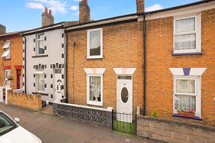 3 Bedroom Terraced House To Rent In Saxton Street, Gillingham, ME7