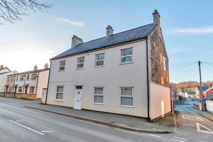 5 Bedroom Detached House For Sale In Park Road, Rhosymedre, Wrexham, LL14