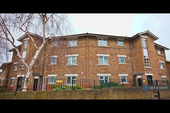 1 Bedroom Flat To Rent In Brook Drive, Kennington, SE11