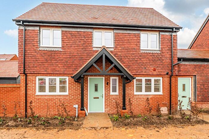 3 Bedroom Link Detached House To Rent In Marvel Row Lane, Basingstoke, Hampshire, RG23