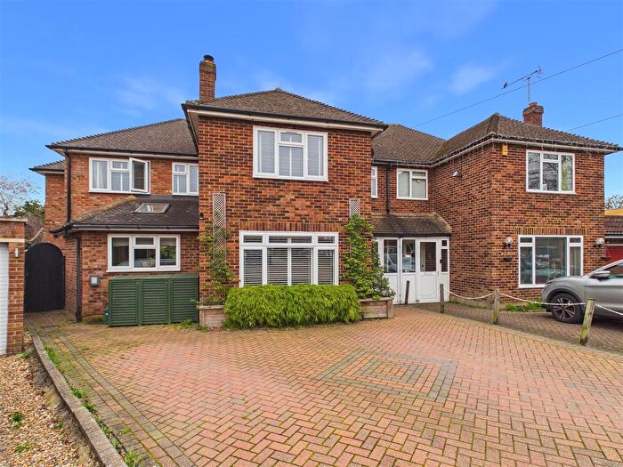 4 Bedroom Property For Sale In Mole Abbey Gardens, West Molesey, KT8