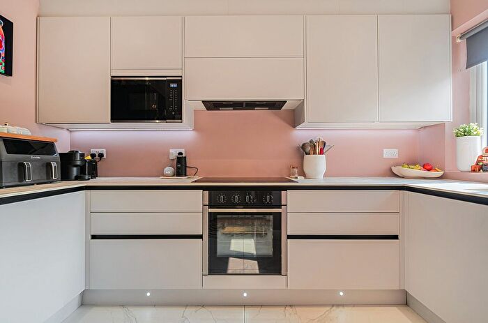 2 Bedroom Terraced House For Sale In Clifford Road, Barnet, EN5