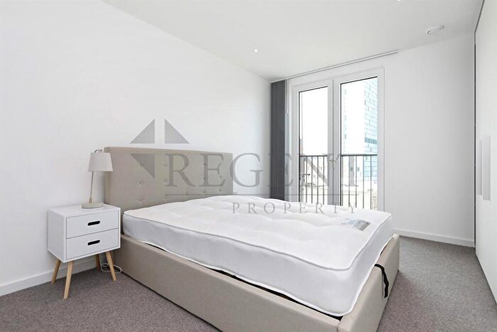 2 Bedroom Apartment To Rent In Georgette Apt, Tower Hamlets, E1