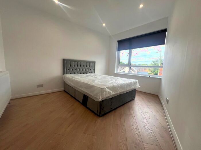 3 Bedroom Maisonette To Rent In Bridge Road, Farnborough, GU14