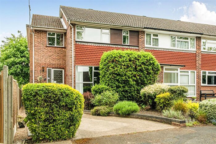 4 Bedroom End Of Terrace House For Sale In Old Sawmill Lane Crowthorne, Berkshire, RG45