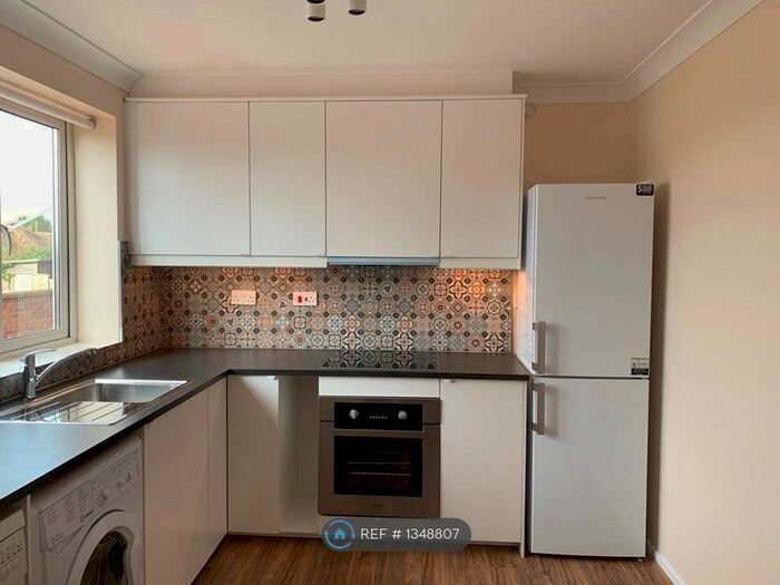 2 Bedroom Maisonette To Rent In Nursery Road, Taplow, Maidenhead, SL6