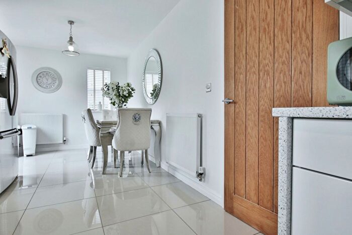 3 Bedroom Detached House For Sale In Parish Mews, Kingswood, Hull, HU7