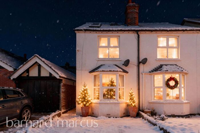 3 Bedroom Semi-Detached House For Sale In Emlyn Road, Redhill, RH1