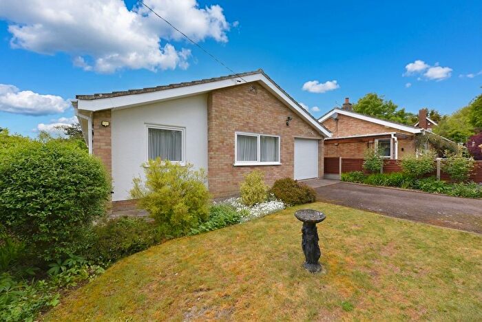 3 Bedroom Detached Bungalow For Sale In High Street, Tadlow, SG8