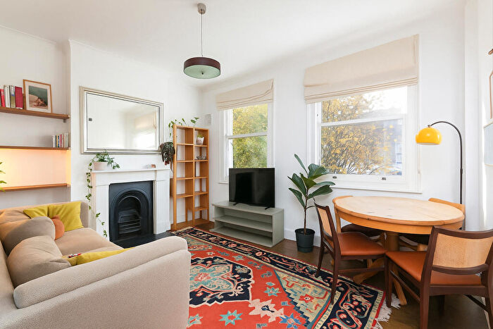 2 Bedroom Flat To Rent In Hindmans Road, East Dulwich, London, SE22