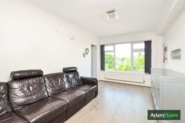 2 Bedroom Apartment To Rent In High Road, North Finchley, N12