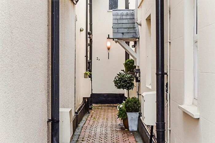 2 Bedroom End Of Terrace House For Sale In The Causeway, Arundel, BN18