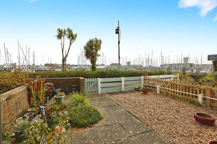 1 Bedroom Flat For Sale In Trinity Green, Gosport, Hampshire, PO12
