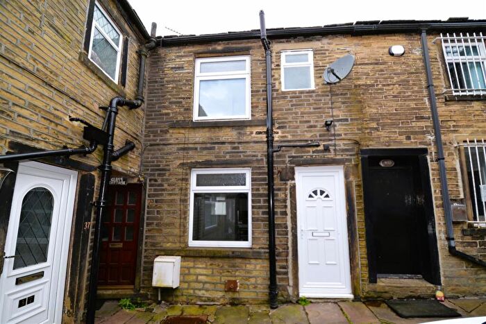 2 Bedroom Terraced House To Rent In High Street Place, Queensbury, BD13