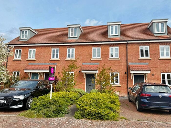 3 Bedroom Town House For Sale In Barn Owl Way, Didcot, OX11