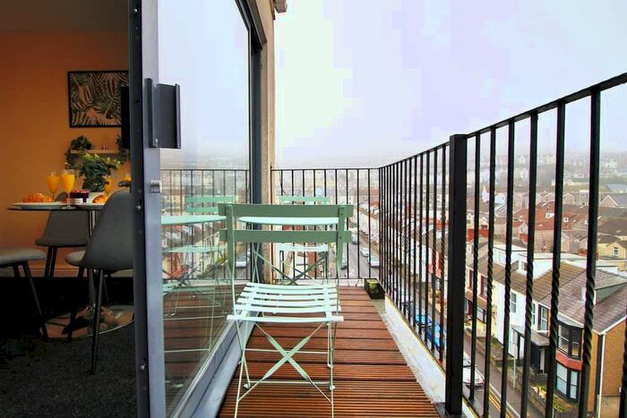 2 Bedroom Flat To Rent In St Helen's Road, Abertawe, Wales, SA1