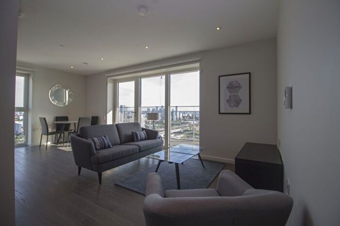 2 Bedroom Flat To Rent In Glasshouse Gardens, Stratford, London, E20