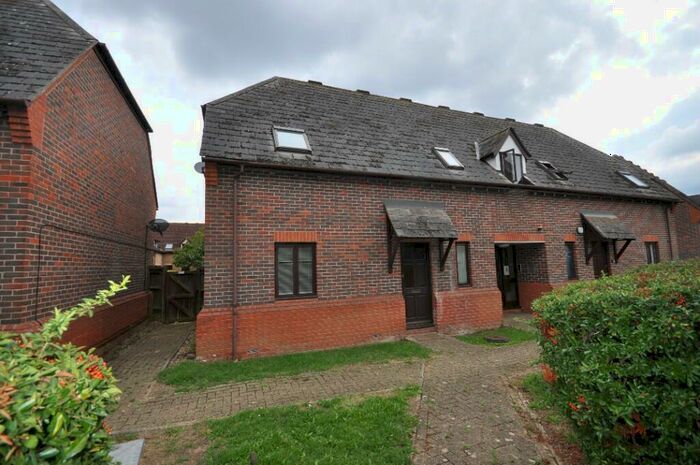 1 Bedroom Ground Maisonette To Rent In Canvey Walk, Chelmsford, Essex, CM1