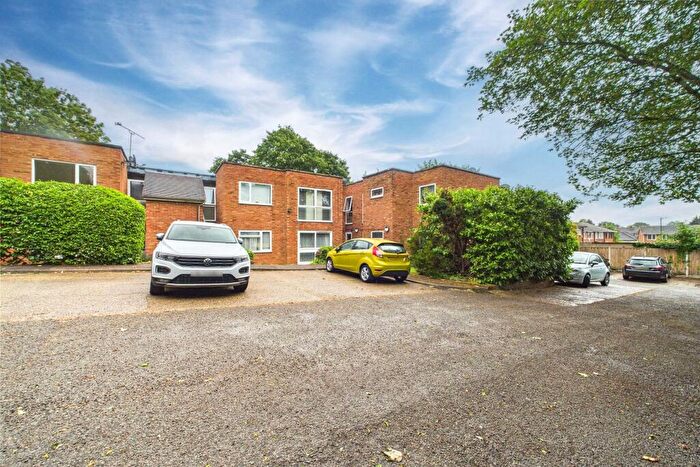 2 Bedroom Flat For Sale In Croxley Rise, Maidenhead, Berkshire, SL6