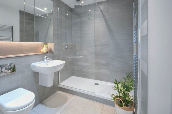 3 Bedroom Flat To Rent In Lockgate Square, Salford, M5