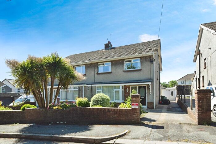 3 Bedroom House For Sale In Erw Wen, North Cornelly, Bridgend, CF33