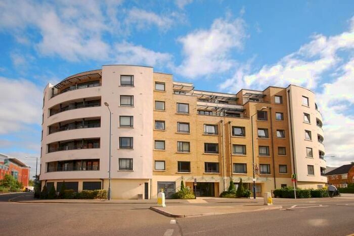 2 Bedroom Flat To Rent In Stanley Road, Woking, Surrey, GU21