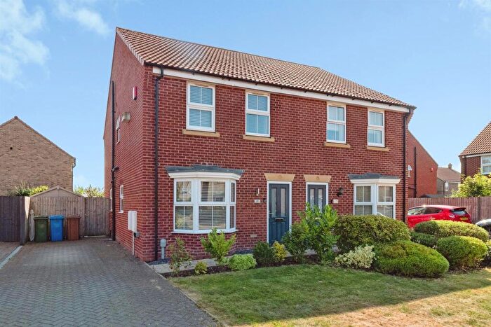 3 Bedroom Semi-Detached House For Sale In Paradise Drive, Woodmansey, Beverley, HU17