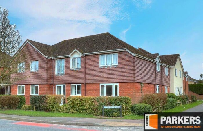 2 Bedroom Flat To Rent In Royston Court, Totton, SO40